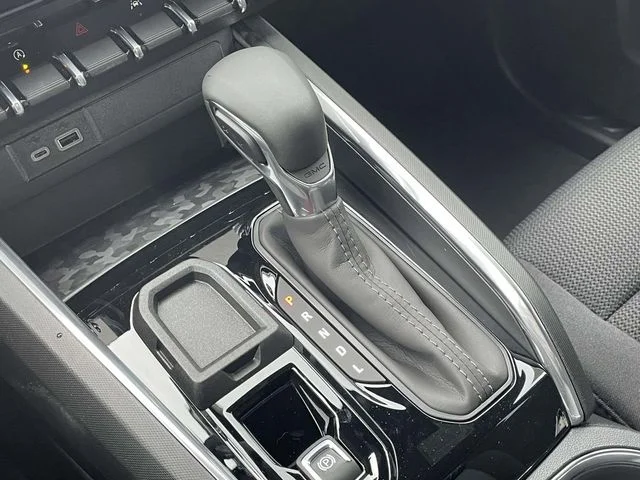 New 2026 White GMC Elevation image 29