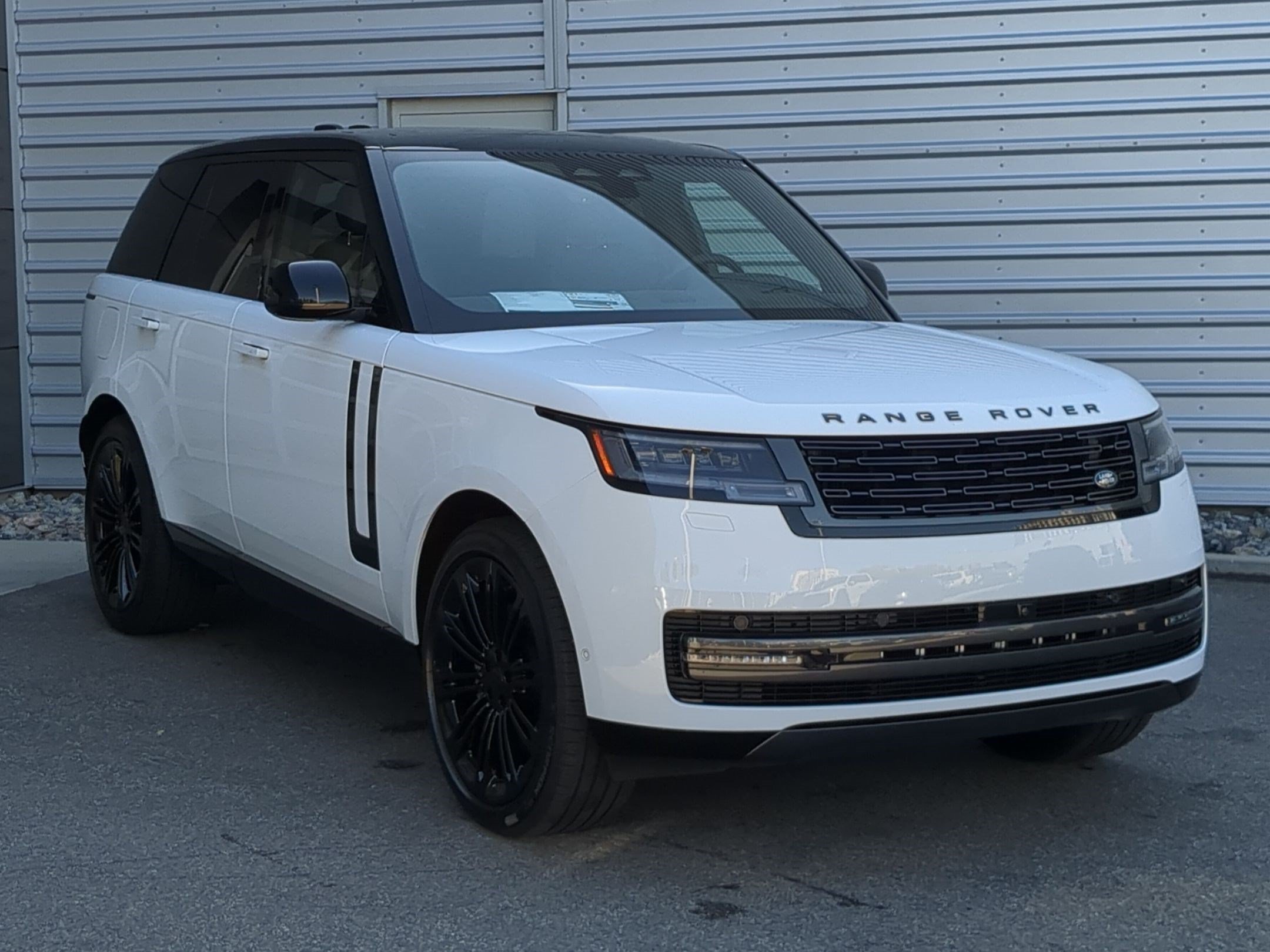 New 2026 Fuji White Land Rover P400 SE image 3