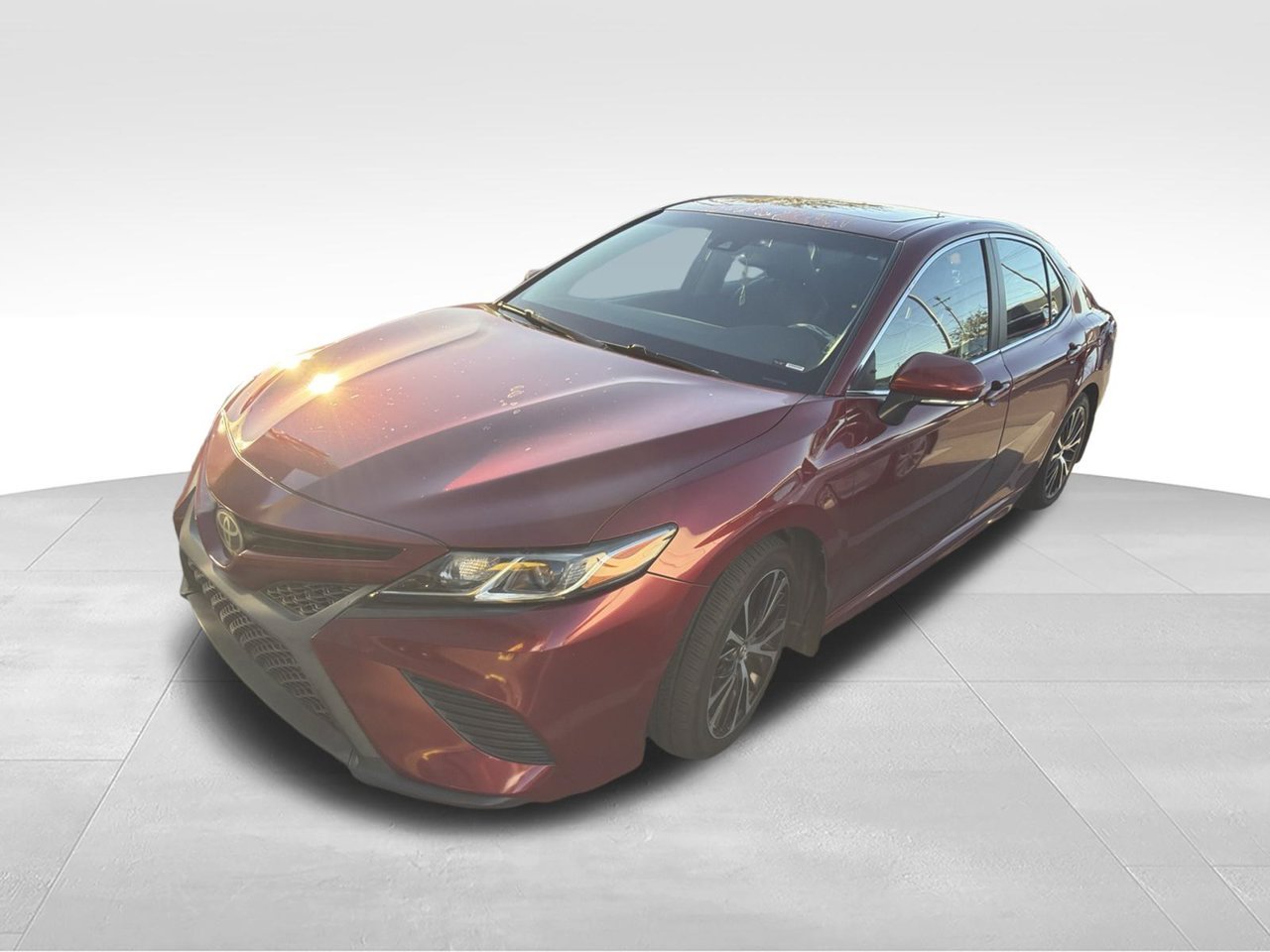 Used 2018 Red Toyota L image 1
