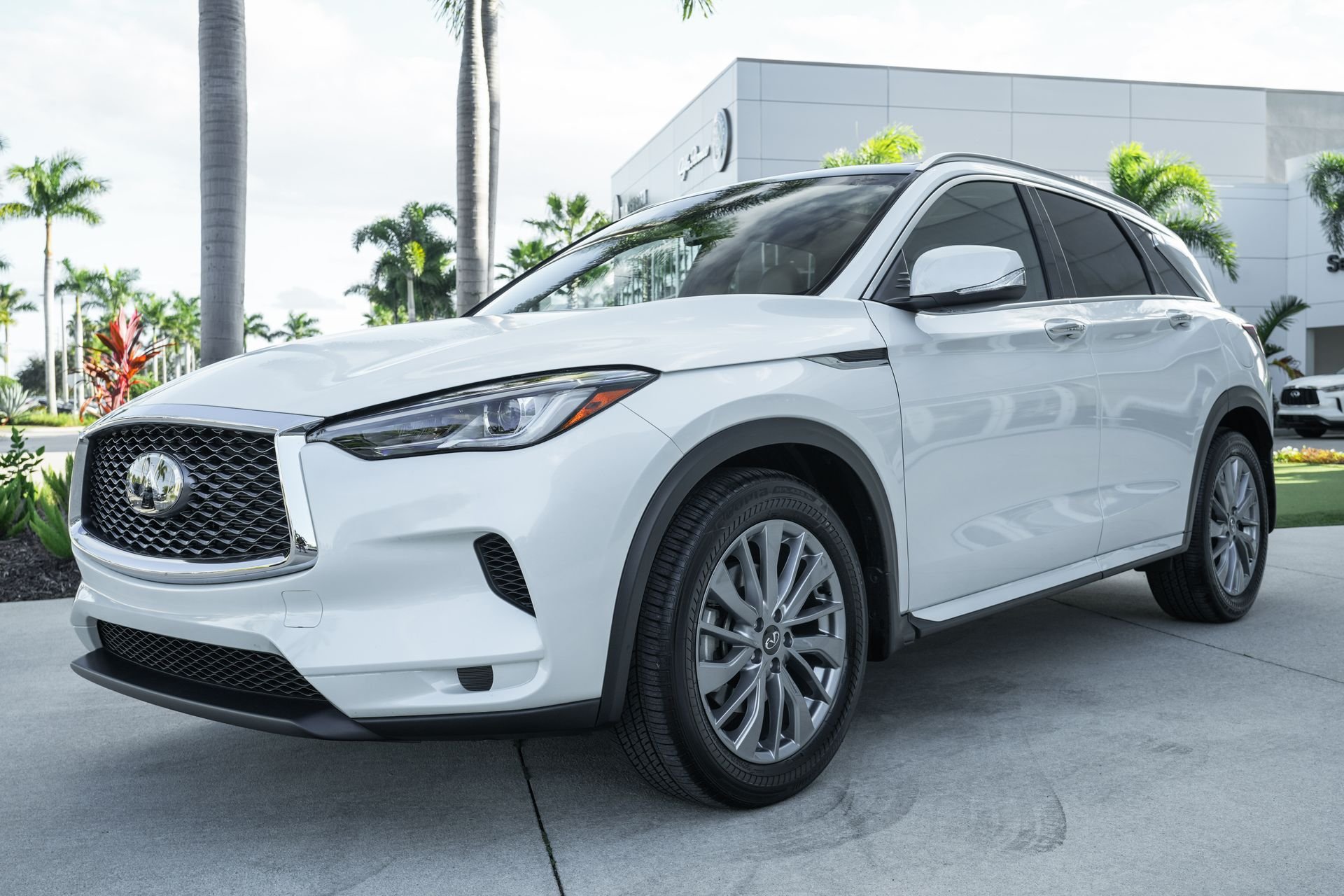 2025 Infiniti QX50 Luxe photo 4