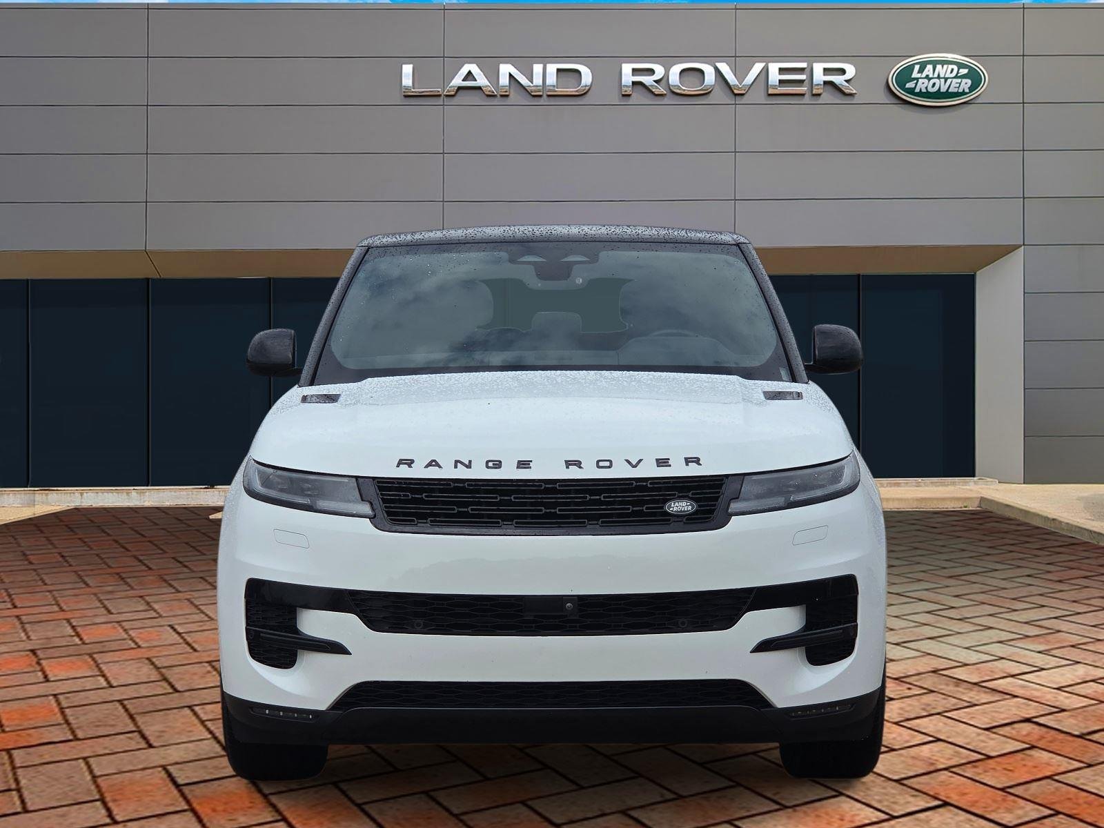 Used 2025 Fuji White Land Rover SE image 2