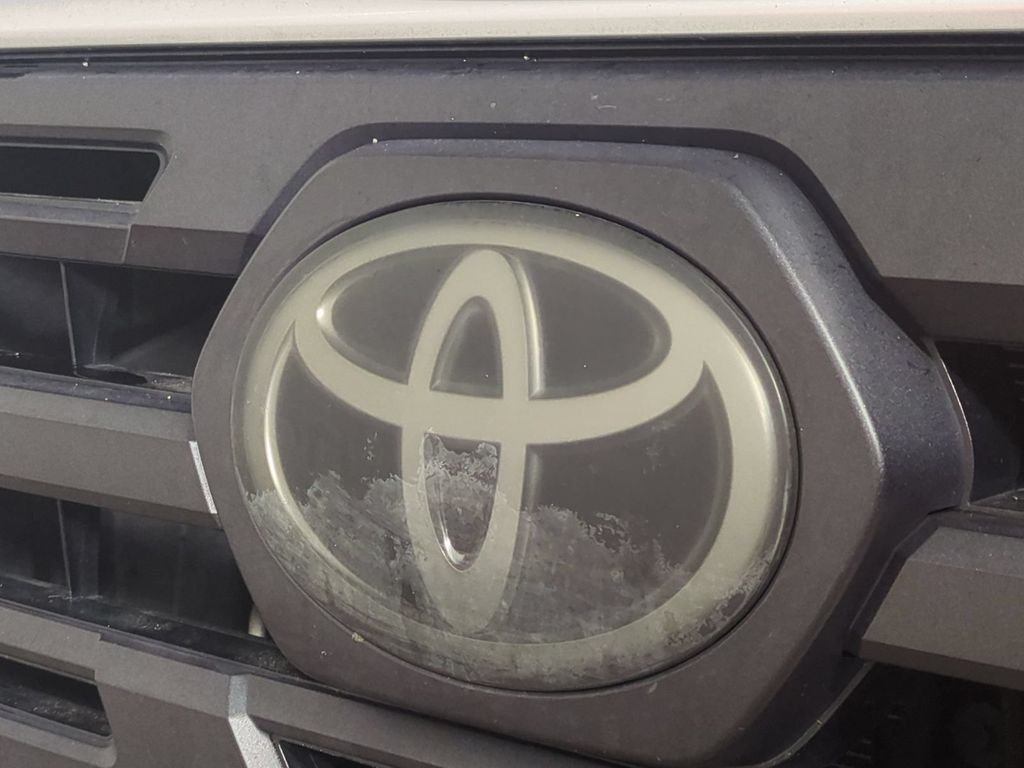 Used 2018 Gray Toyota SR5 image 13
