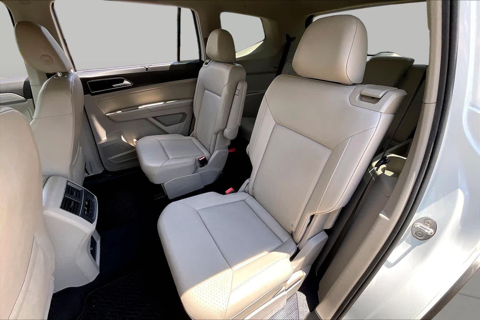 Used 2019 Pure White Volkswagen 3.6L V6 SE image 20