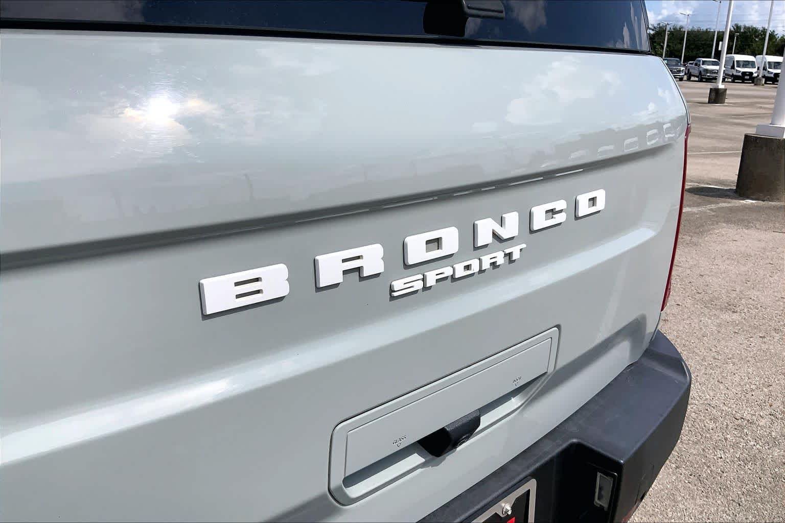 Used 2023 Cactus Gray Ford Badlands image 28