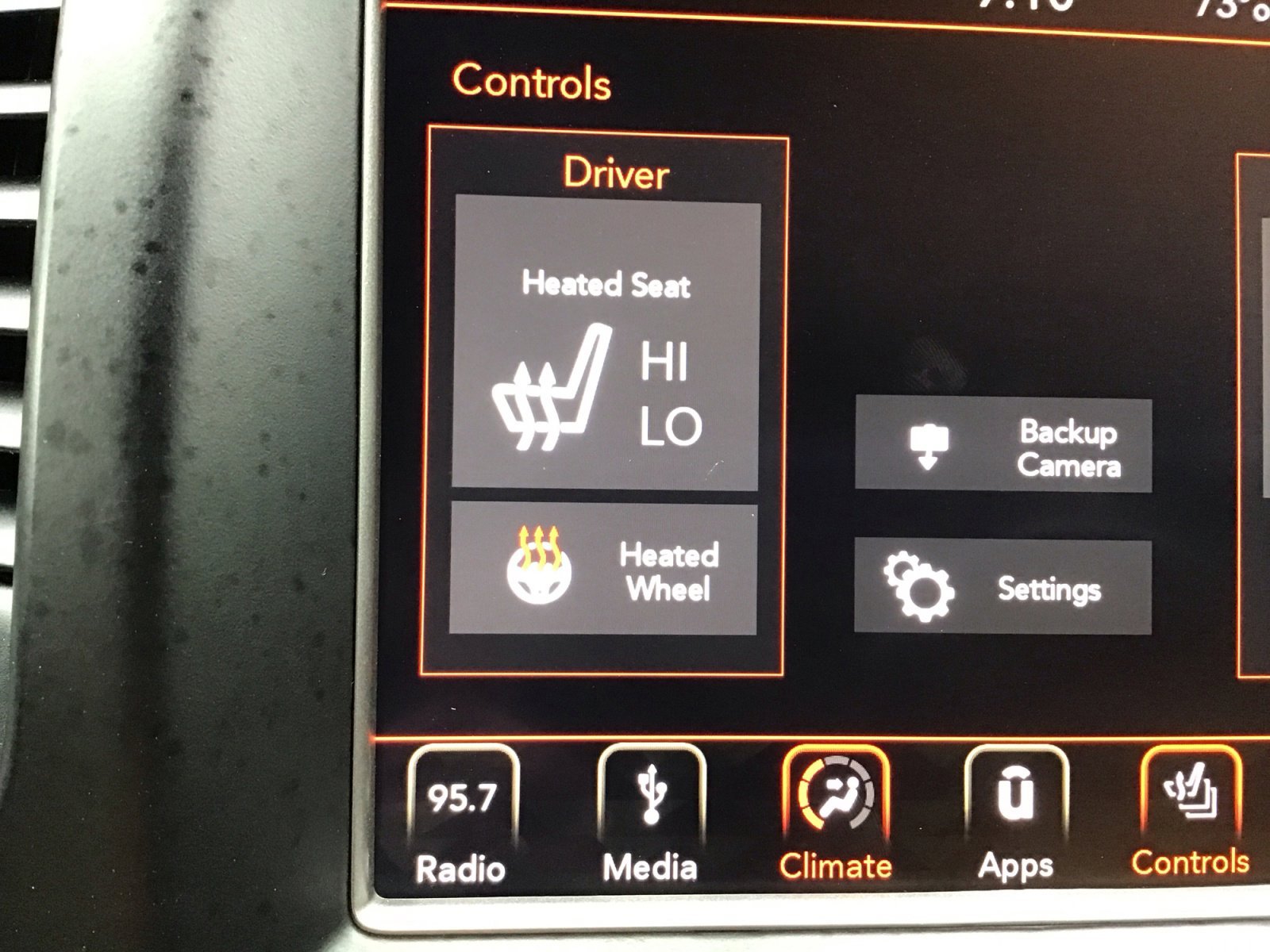 Used 2018 Diamond Black Crystal Pearlcoat Jeep Altitude image 4
