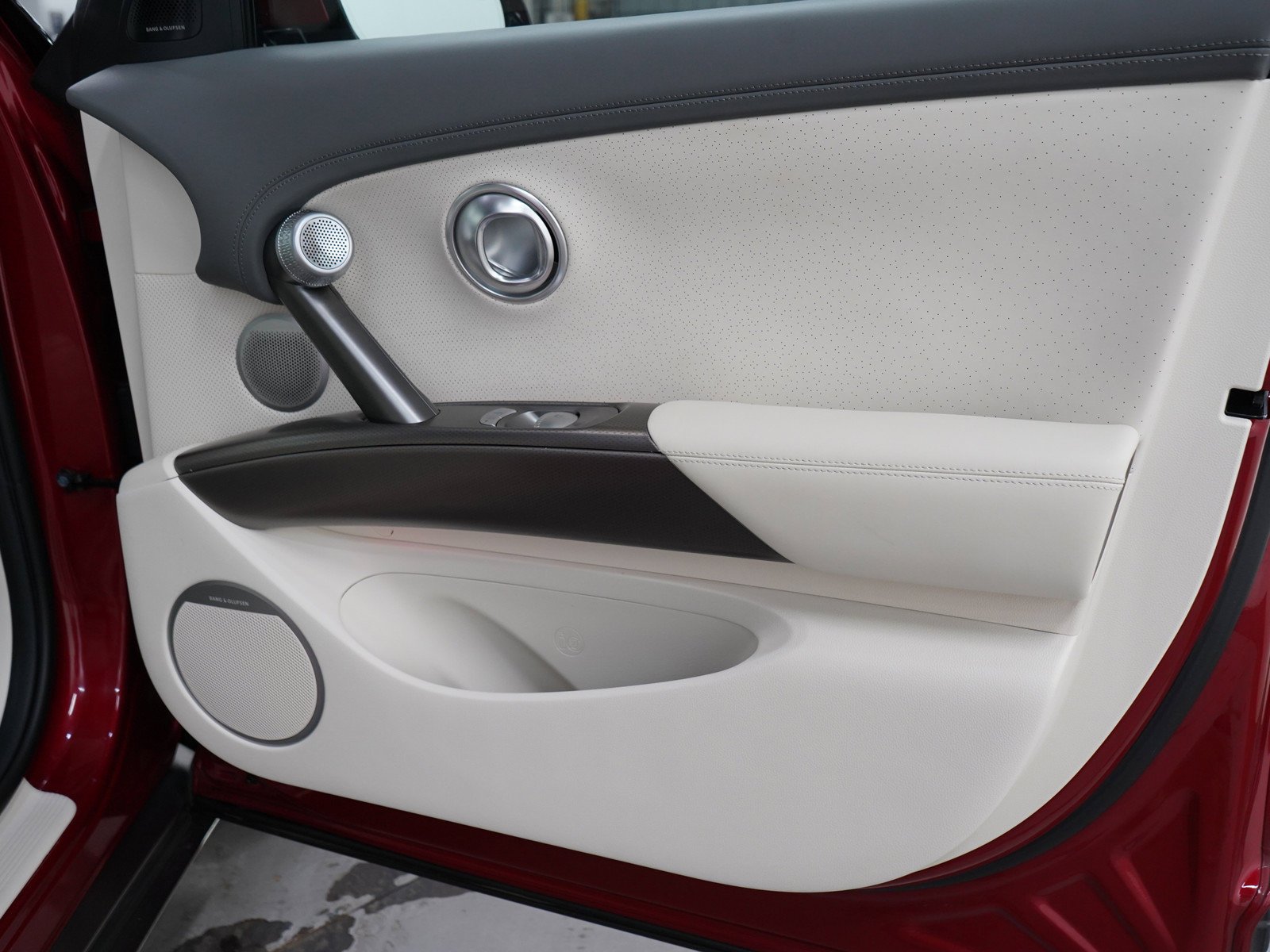 Used 2023 Mauna Red Genesis Advanced AWD image 9