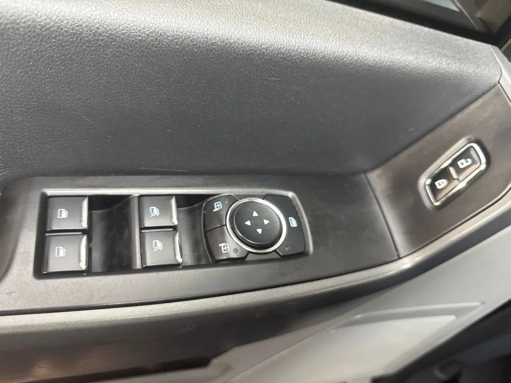 Used 2023 Agate Black Metallic Ford XLT image 22