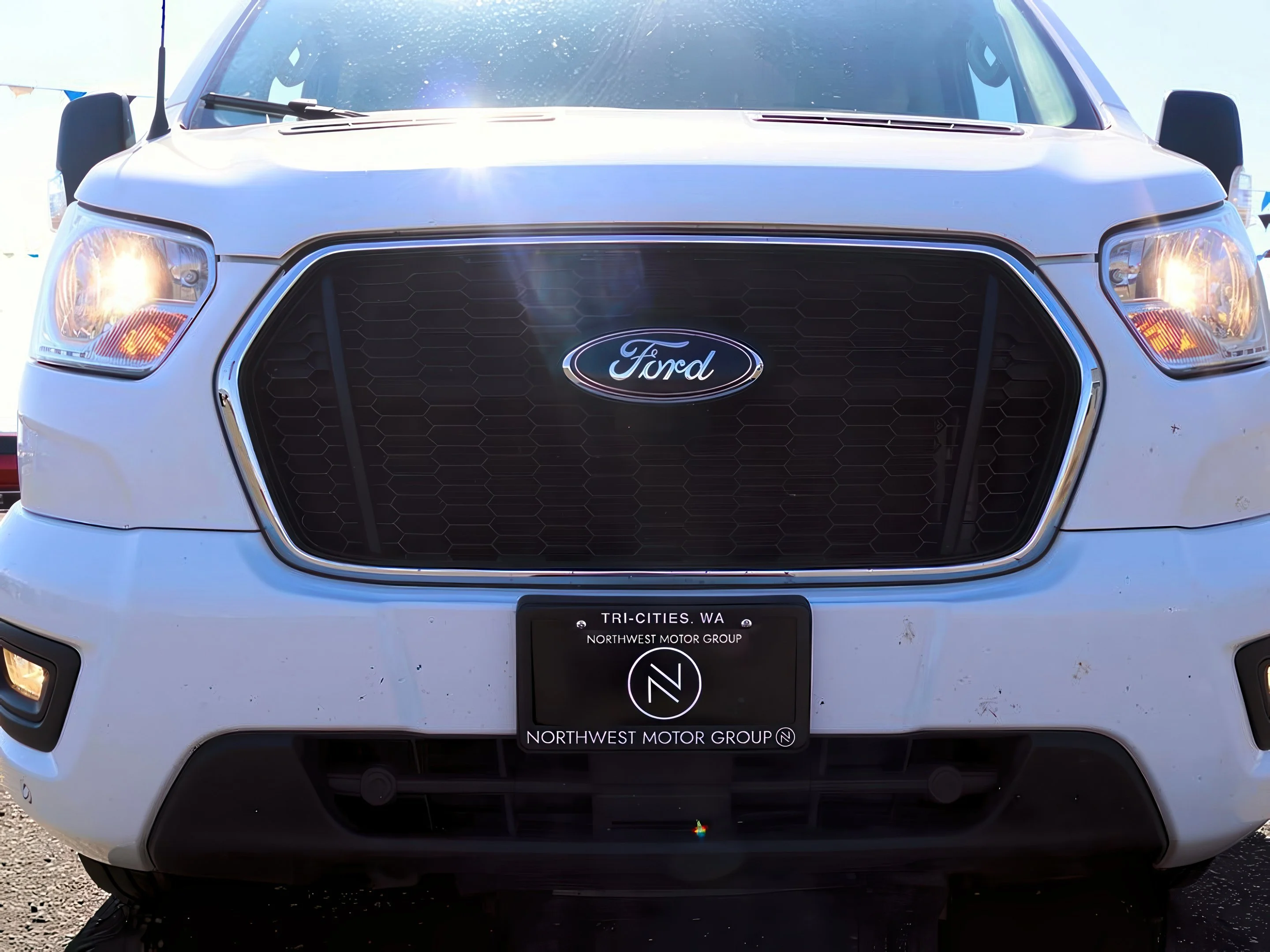 2021 Ford Transit Passenger Van XLT - Photo 26