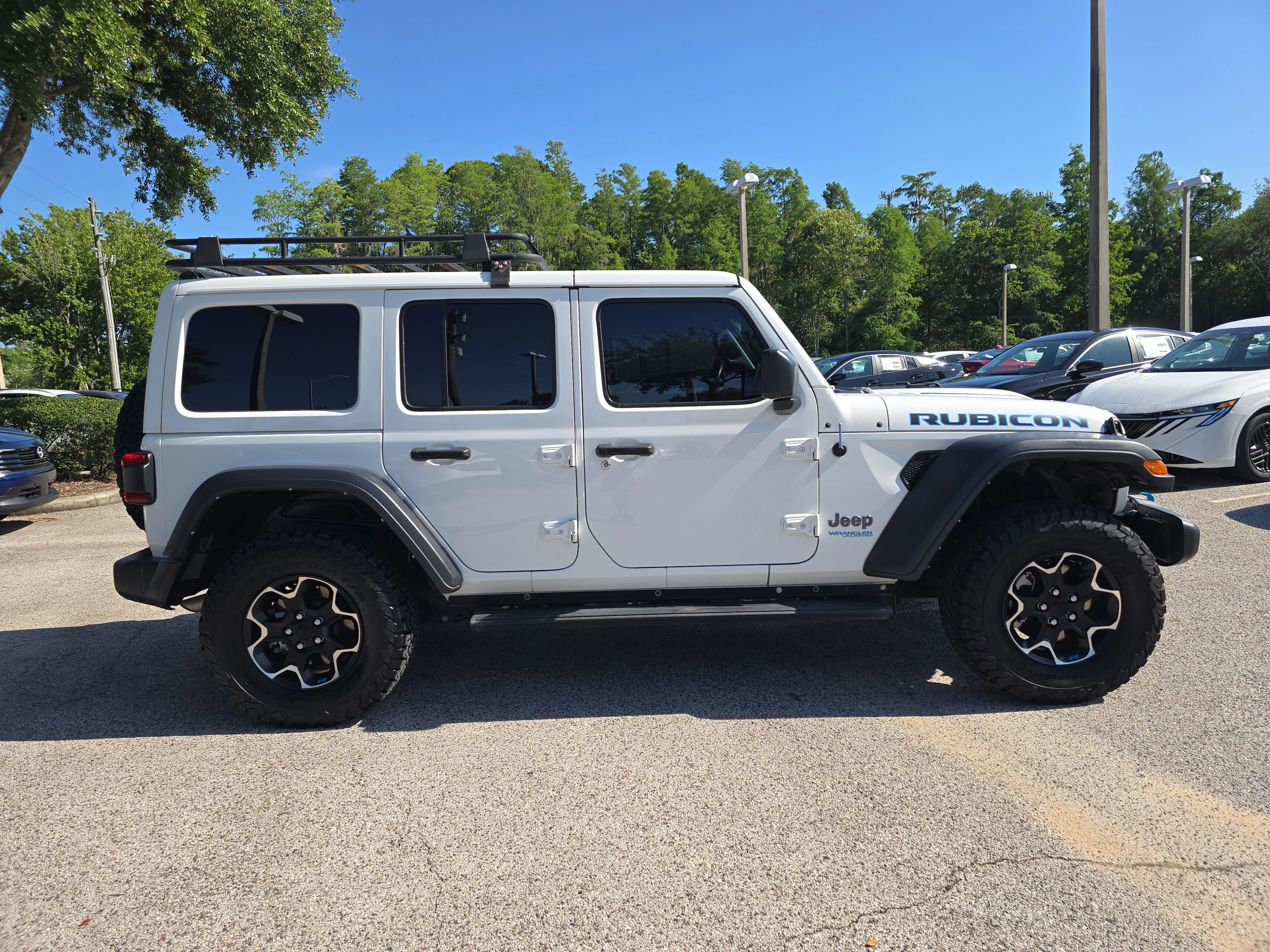 Used 2022 Bright White Clearcoat Jeep Unlimited Rubicon image 9