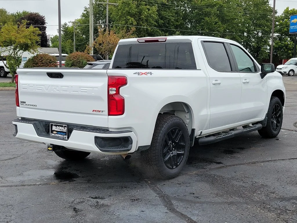 New 2026 Summit White Chevrolet RST image 3