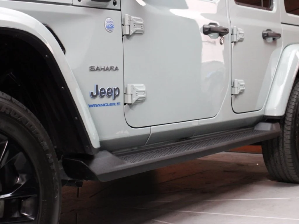 Used 2024 Earl Clearcoat Jeep Sahara 4xe image 29