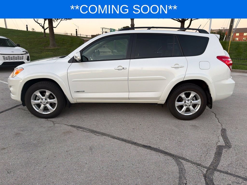 Used 2010  Toyota Limited image 11