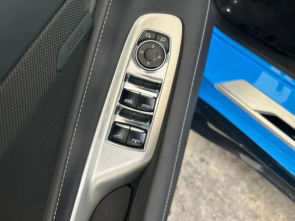 Used 2025 Blue Chevrolet Z06 image 30