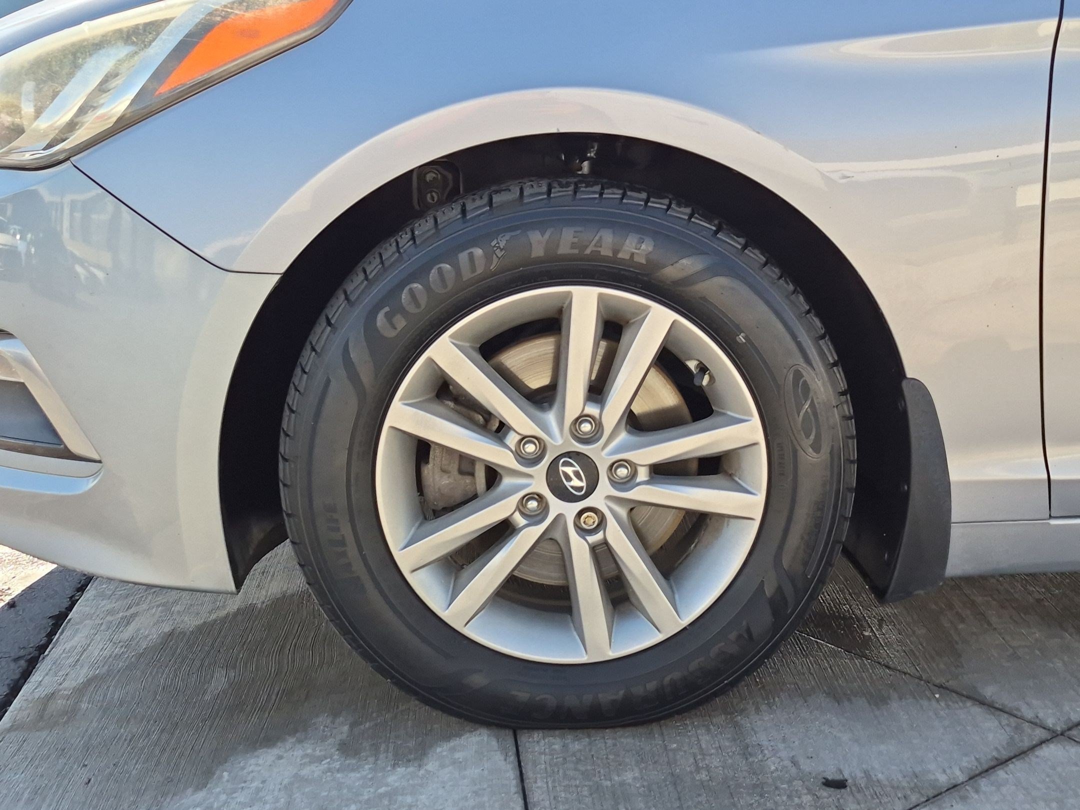 Used 2015 Shale Gray Metallic Hyundai 2.4L SE image 11