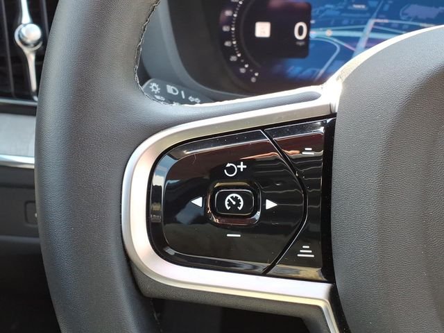 2025 Volvo XC60 Plus - Photo 18