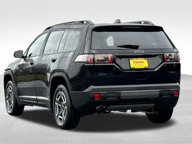New 2026 Diamond Black Crystal Pearl-Coat Exterior Paint Jeep Laredo image 4