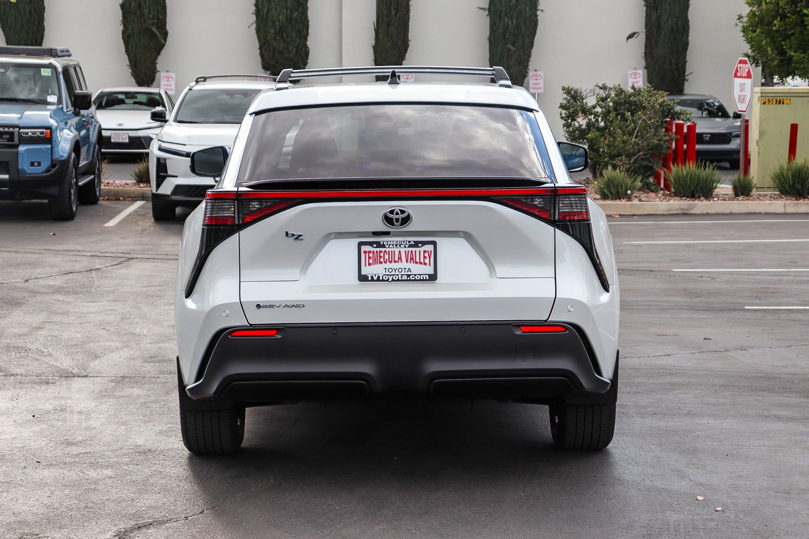 New 2026 Wind Chill Pearl <sup>1</sup> Toyota  XLE image 6