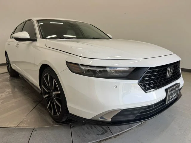 2023 Honda Accord Hybrid Touring's photo