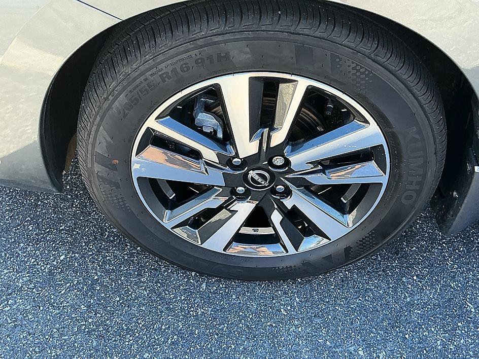 Used 2025 Gun Metallic Nissan SV image 10
