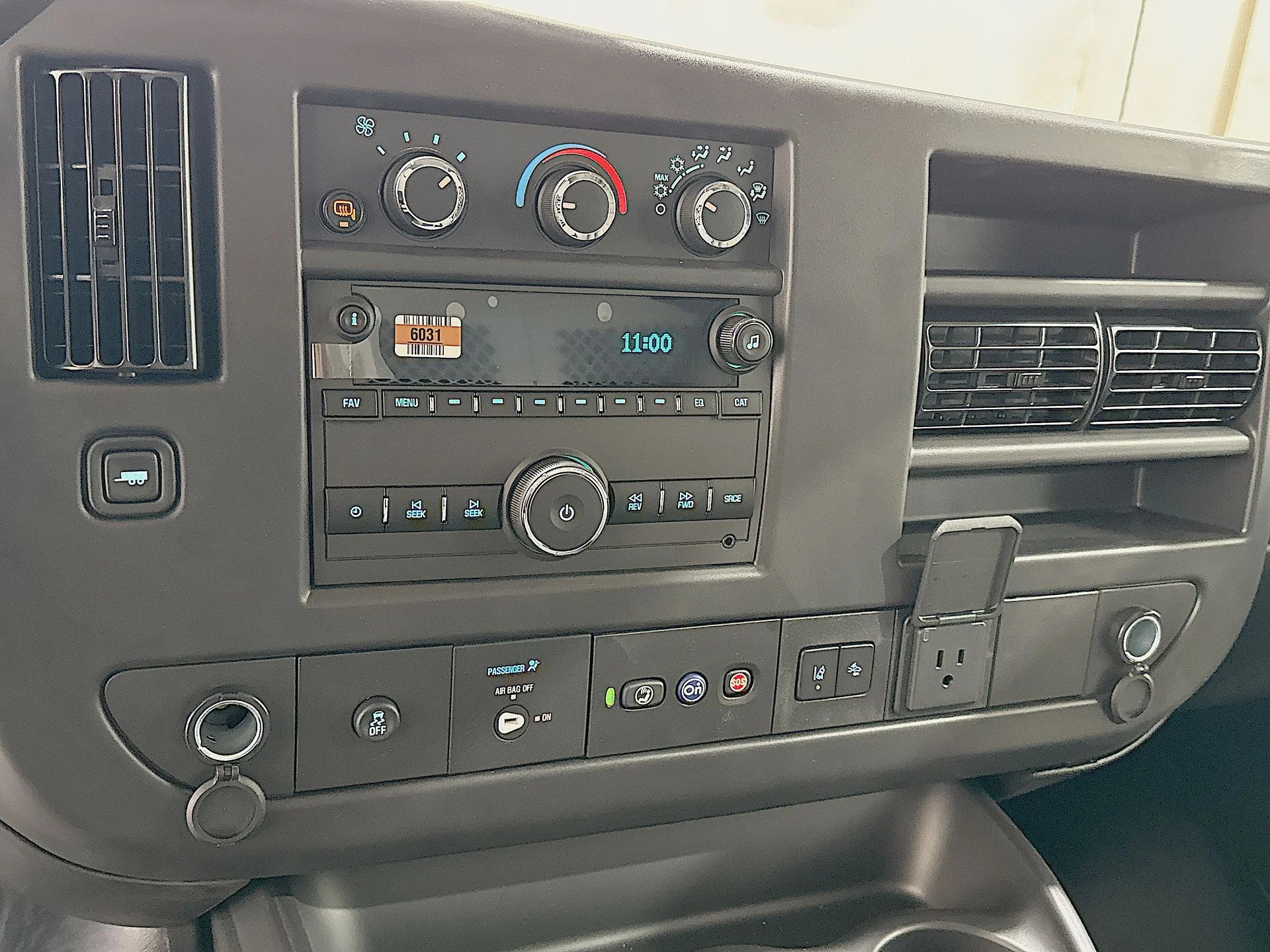 New 2025 Summit White GMC Work Van image 16