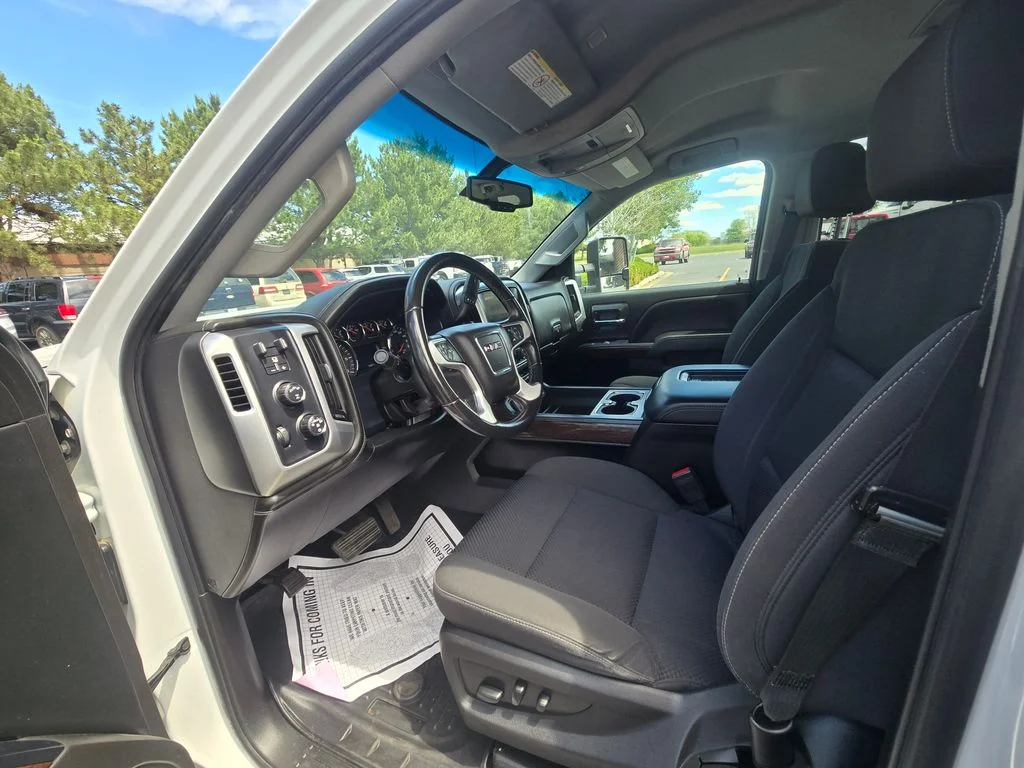 Used 2018 White GMC SLE image 8