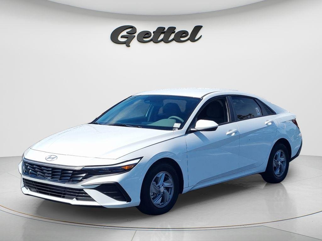 New 2026 White Hyundai SE image 1