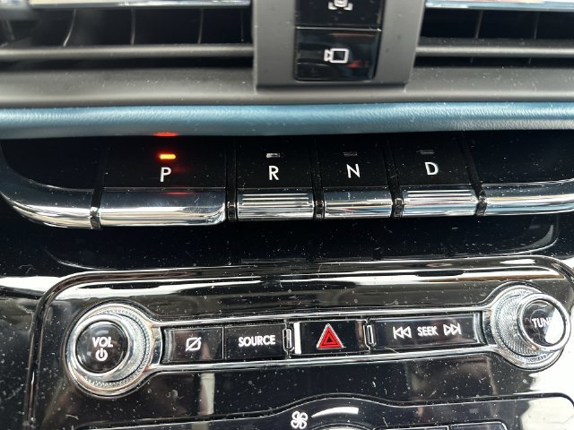 Used 2021 Blue Lincoln Reserve image 24
