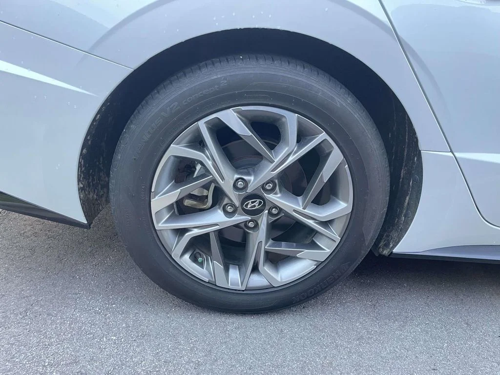 Used 2021 Quartz White Hyundai SEL image 5