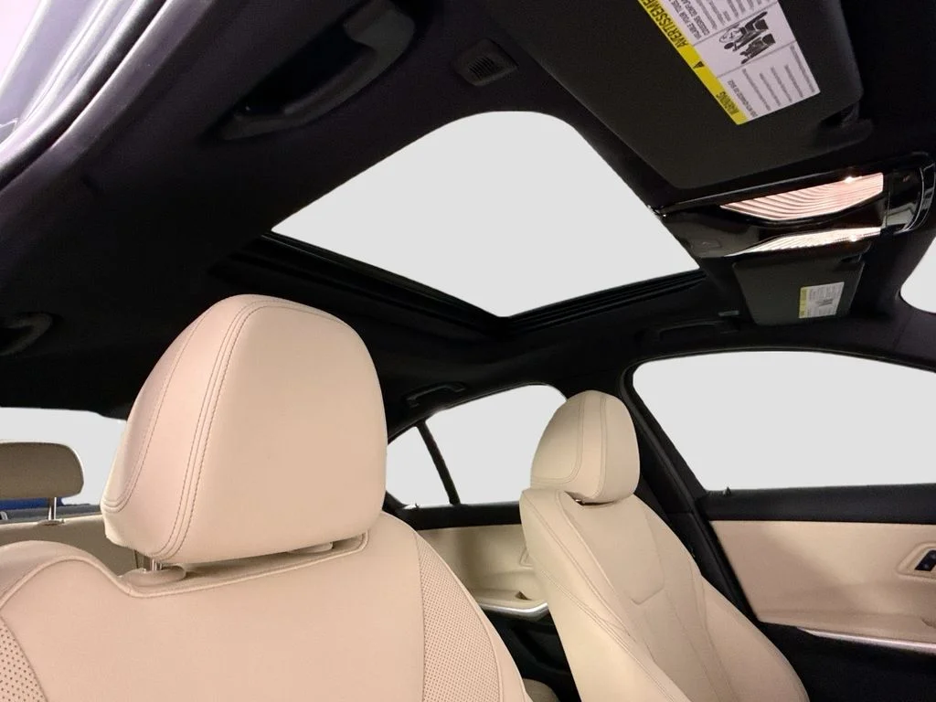 2025 BMW 3 Series 330i - Photo 19