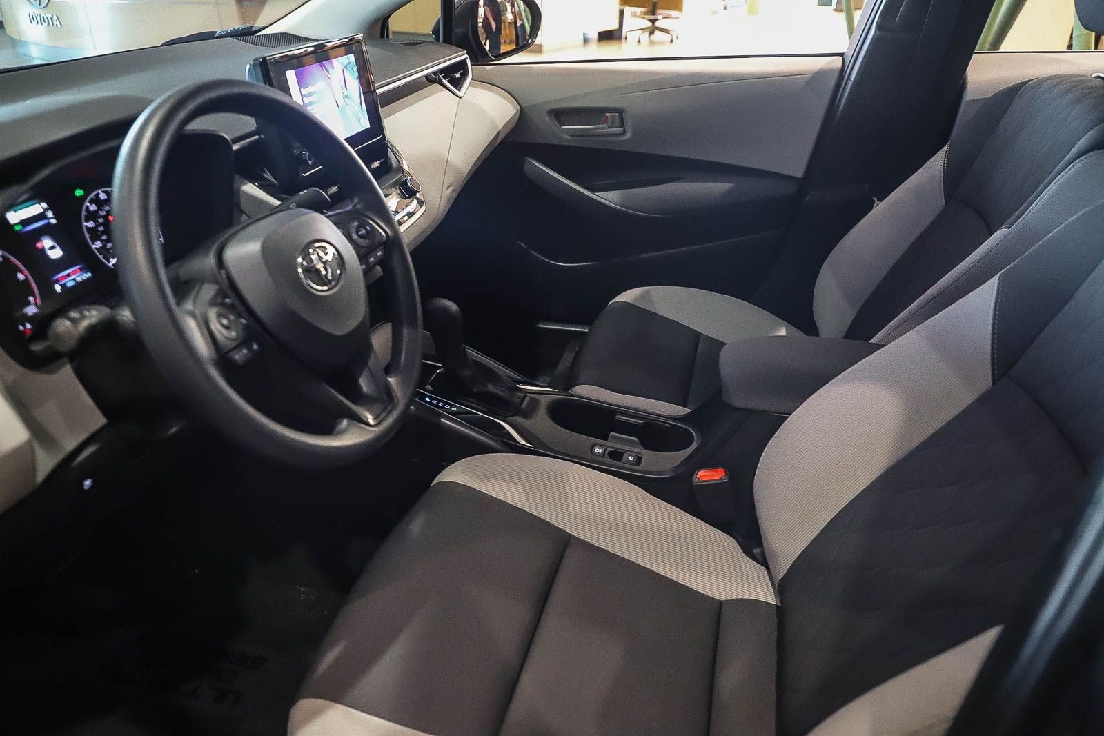 Certified Used 2025  Toyota LE image 15