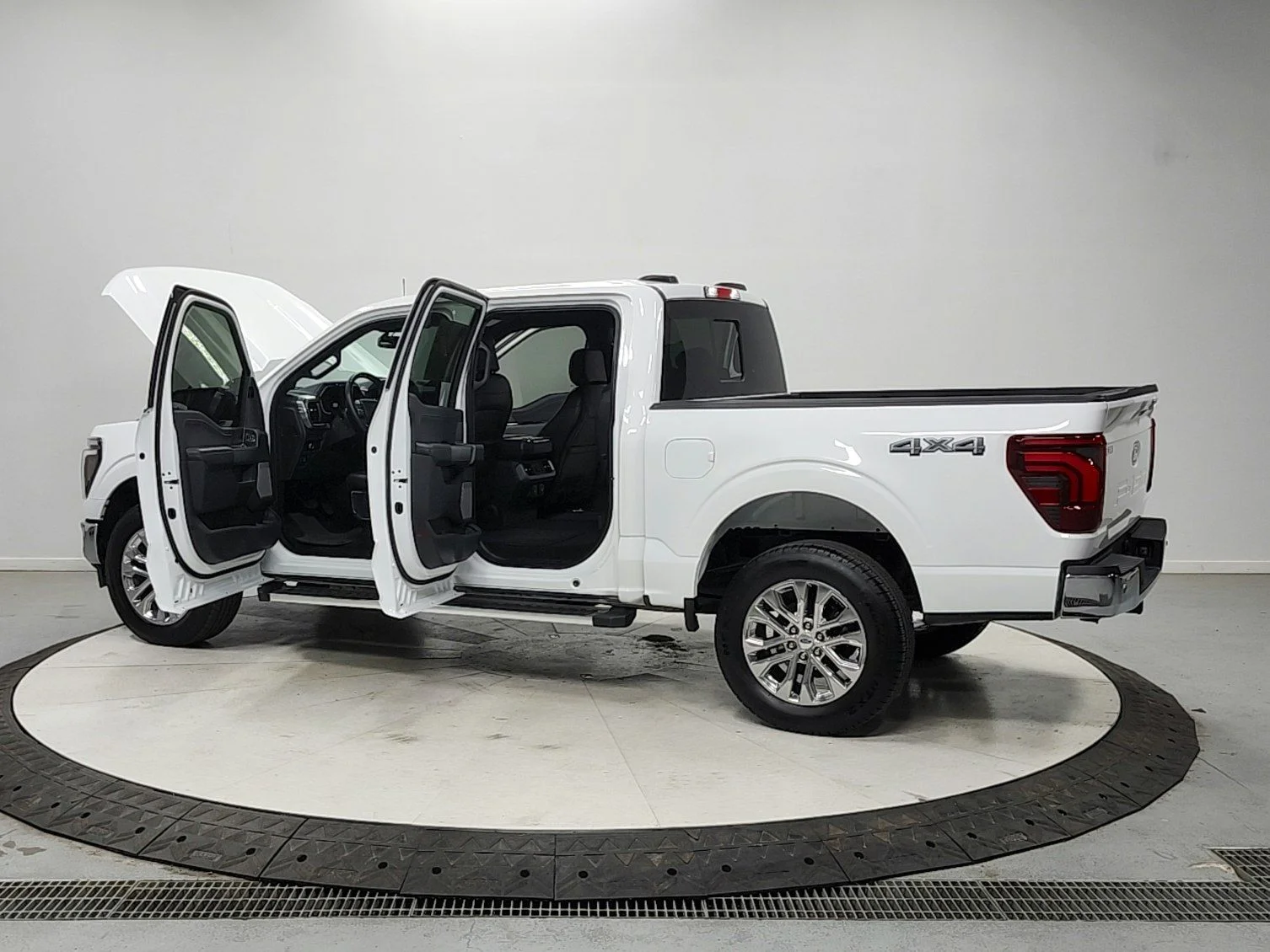 Used 2024 White Ford Lariat image 13