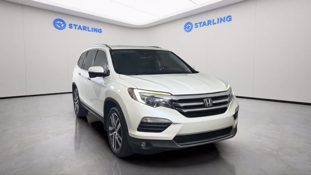 Used 2018 White Honda Touring image 16