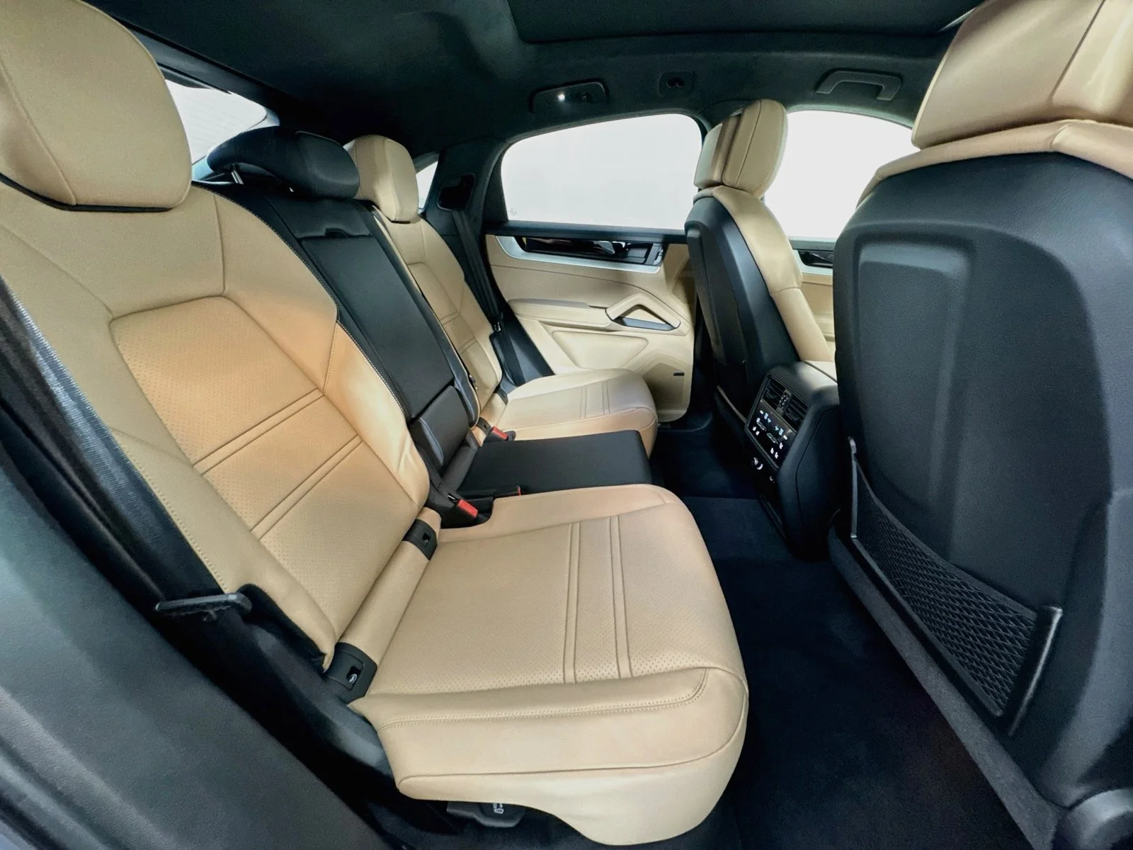 New 2026 Vanadium Grey Metallic Porsche E-Hybrid image 22