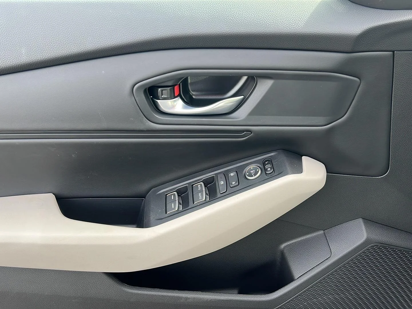New 2026 Platinum White Pearl Honda SE image 7