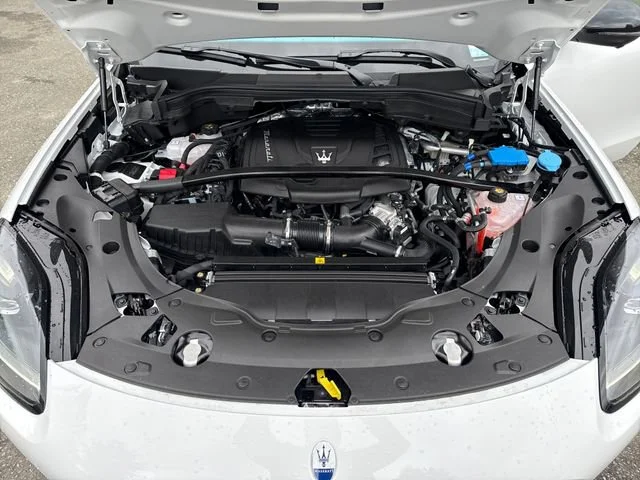 Used 2025 Bianco Maserati Modena image 29