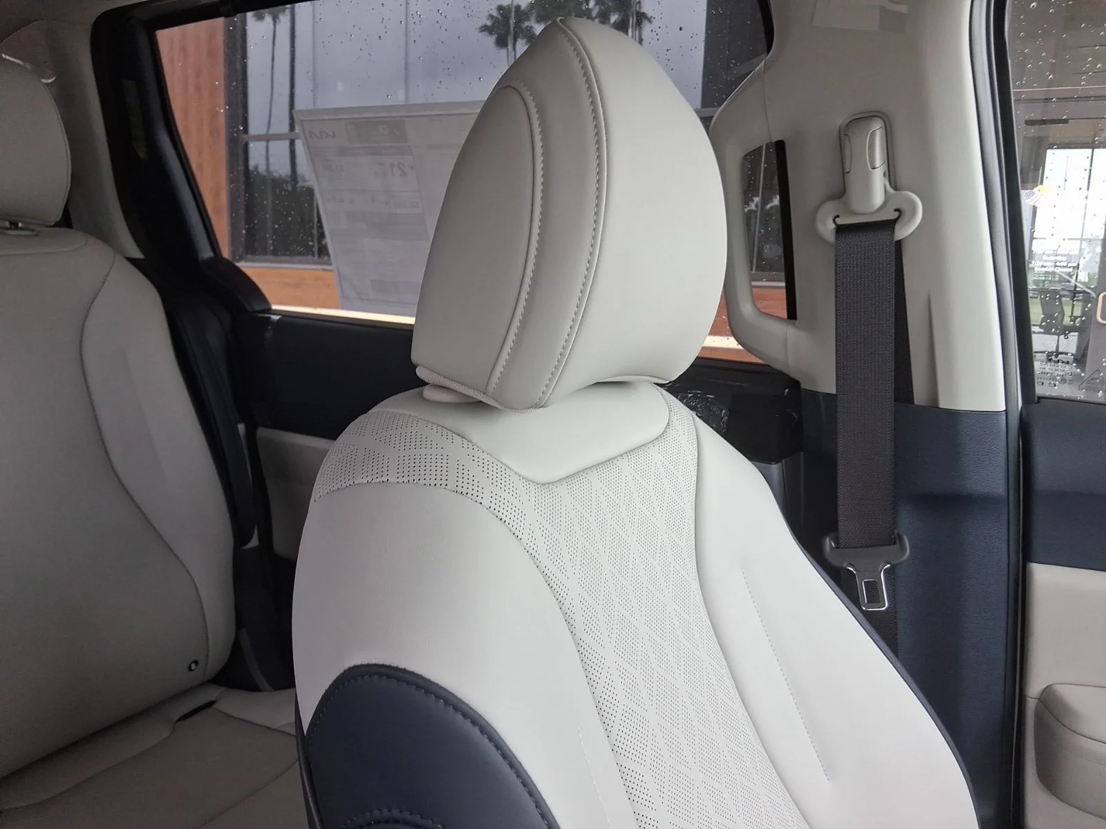 New 2026 White Kia EX image 24