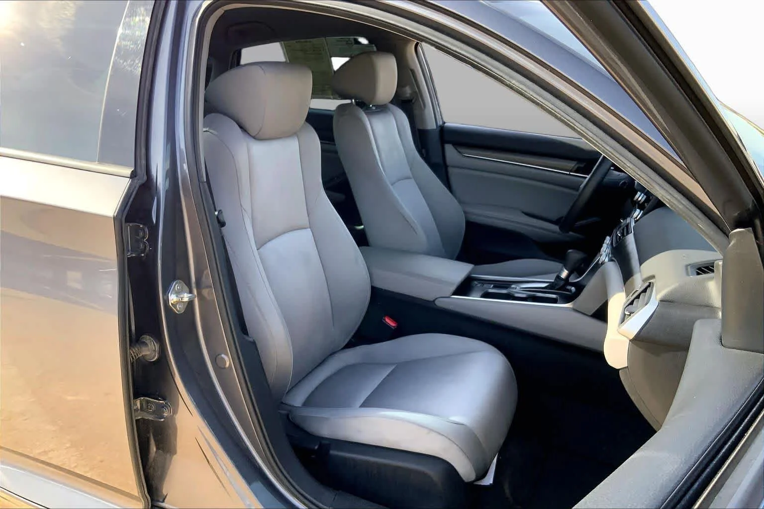 Used 2019 Modern Steel Metallic Honda LX 1.5T image 8