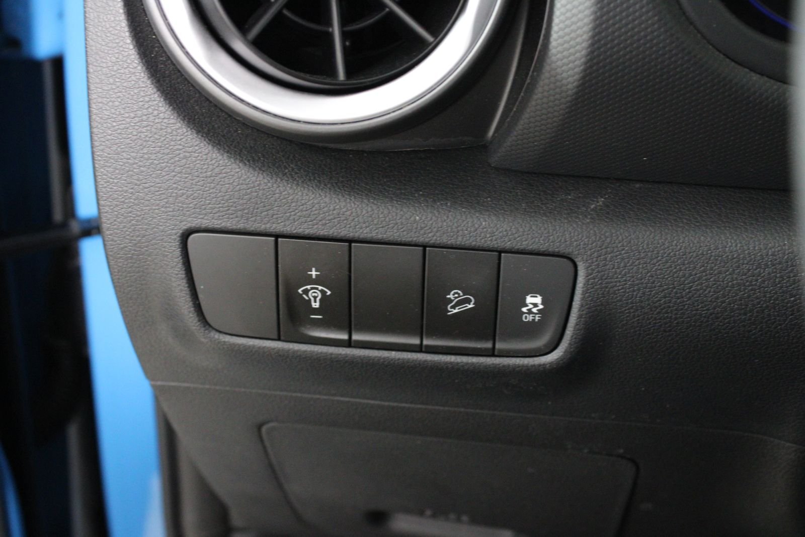 Used 2023 Green Hyundai SEL image 21