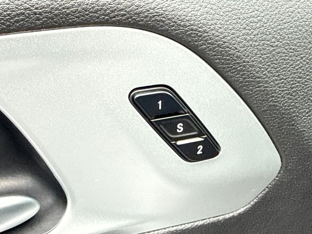 Used 2024 White Chrysler Select image 23