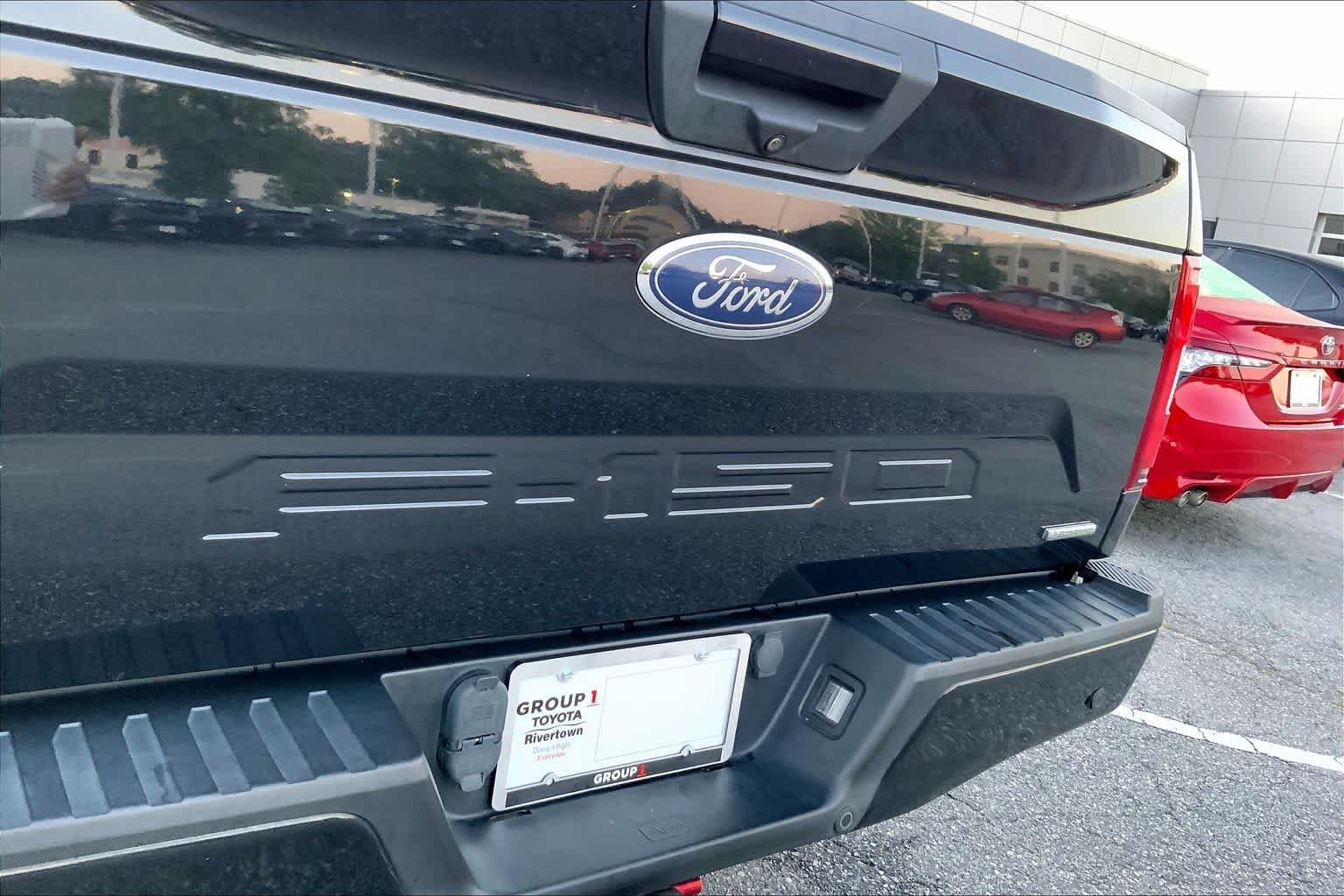 Used 2018 Shadow Black Ford XLT image 9