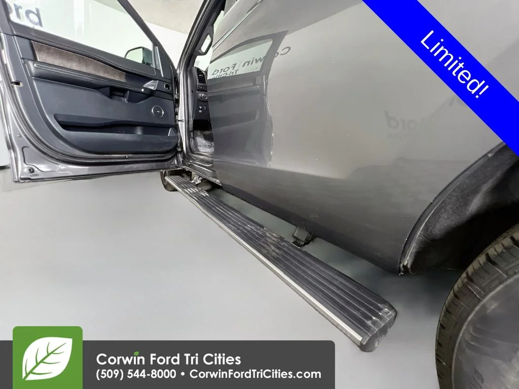 Used 2021 Magnetic Ford Limited image 35
