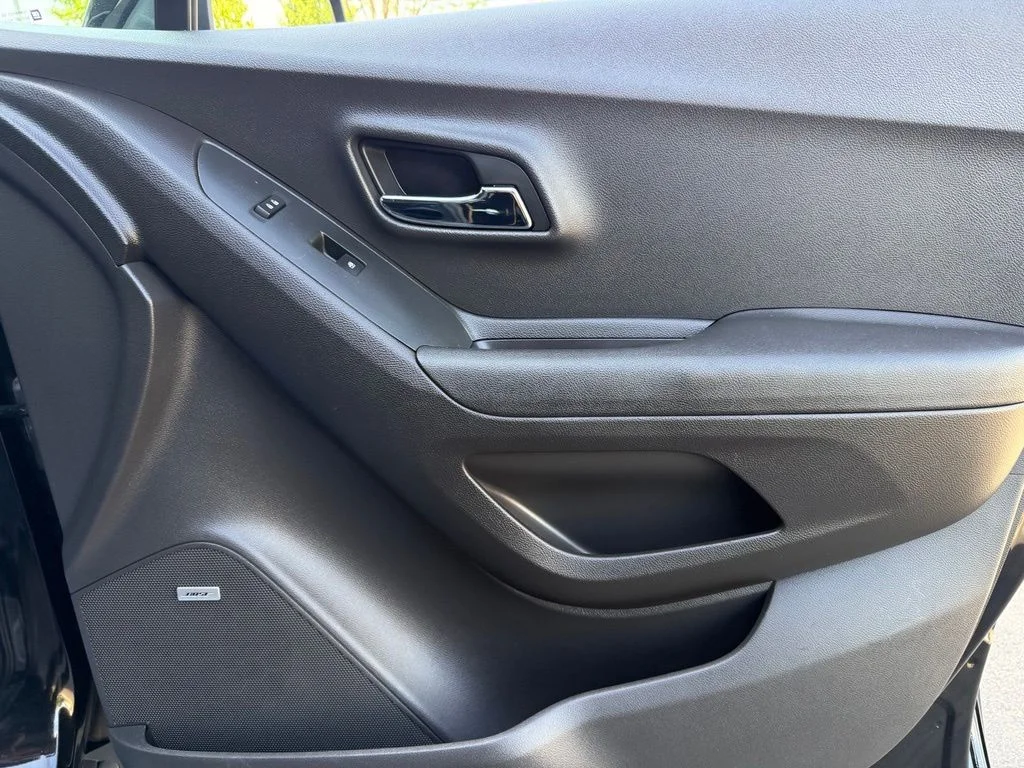Used 2018 Black Chevrolet Premier image 29