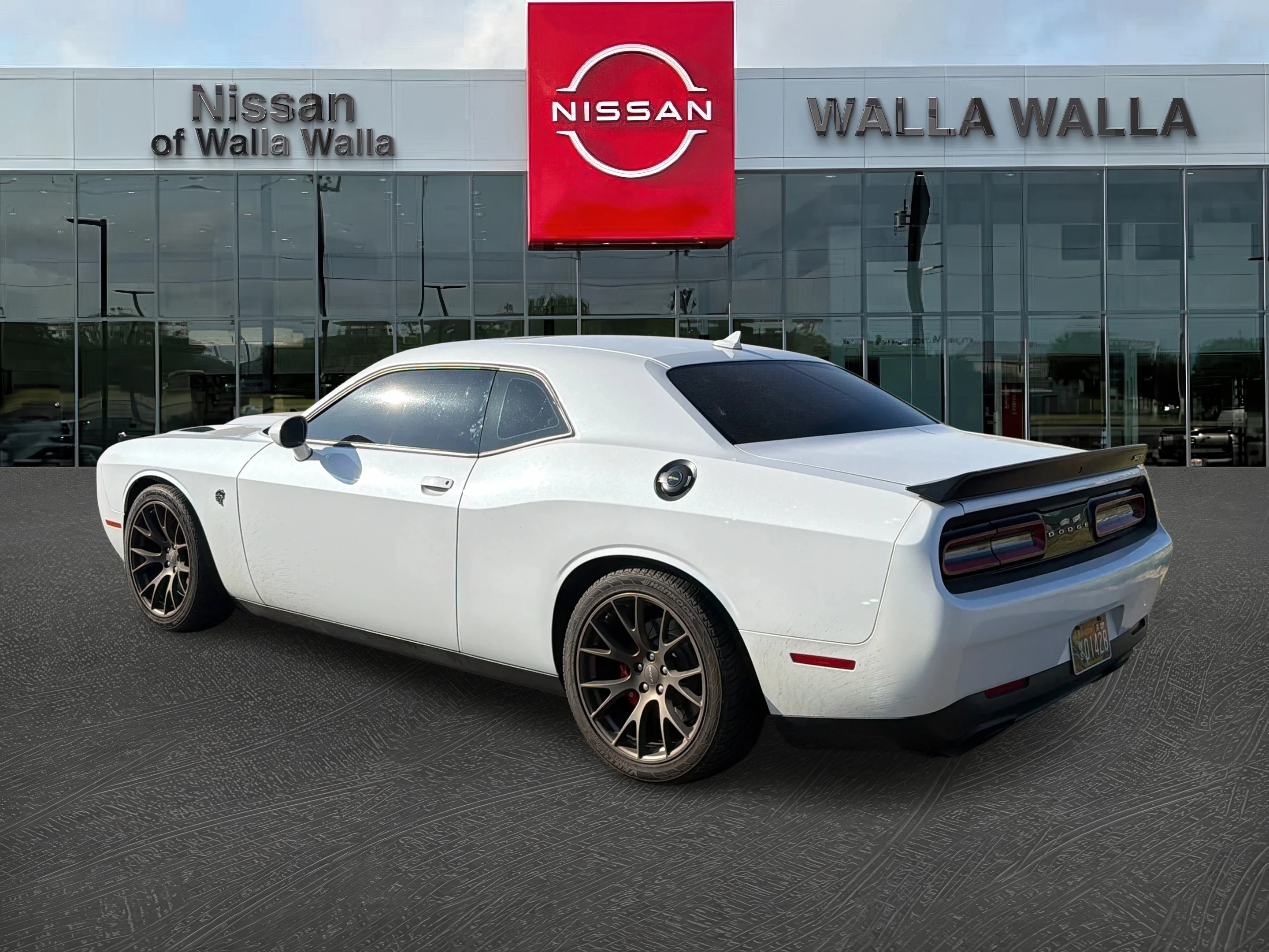 2016 Dodge Challenger SRT - Photo 5
