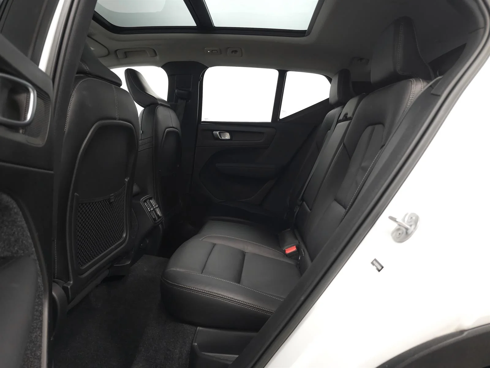 Used 2023 White Volvo B5 Plus Bright Theme image 5