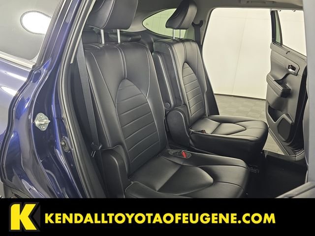 Used 2022  Toyota XLE image 28