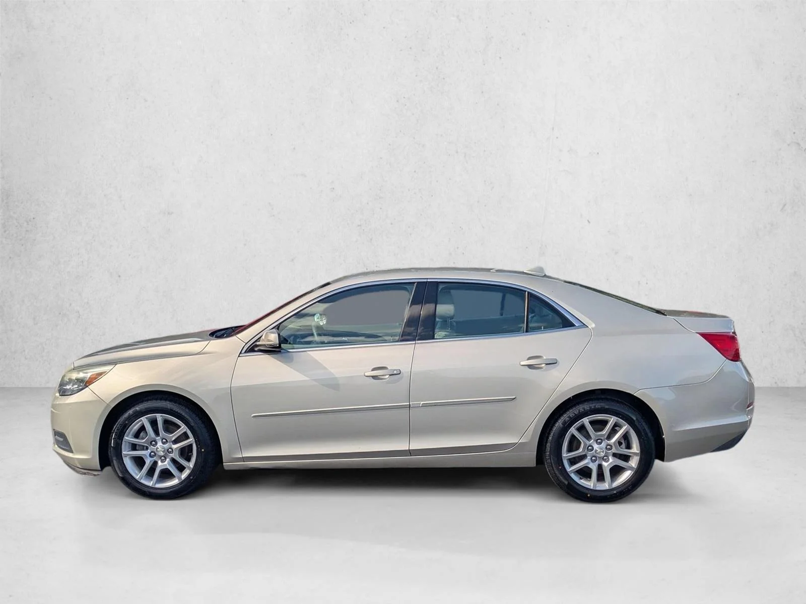 Used 2013 Champagne Silver Metallic Chevrolet LT image 9