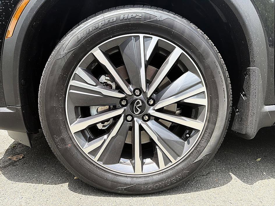 New 2027 Mineral Black INFINITI LUXE image 8