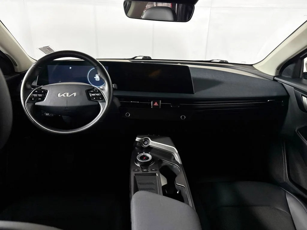 Used 2024 Snow White Pearl Kia Light image 12