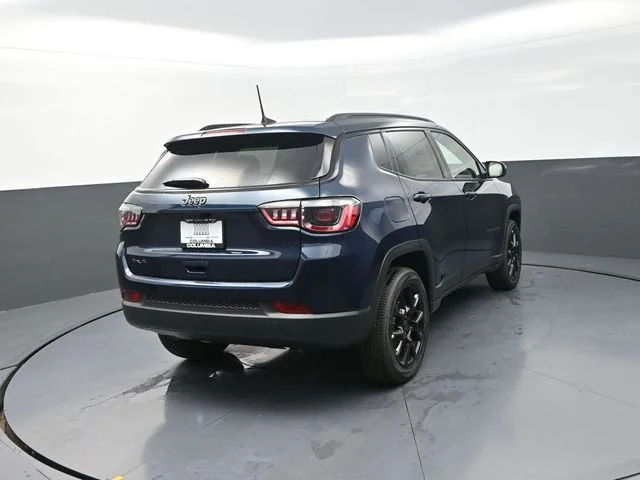 New 2026 Fathom Blue Pearl Coat Jeep Latitude image 9