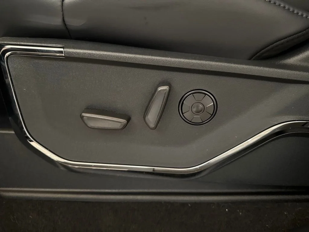 New 2026 Black Ford Platinum image 26